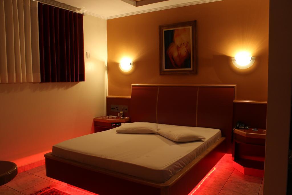 Xenon Motel (Adults Only) Крикиума Екстериор снимка